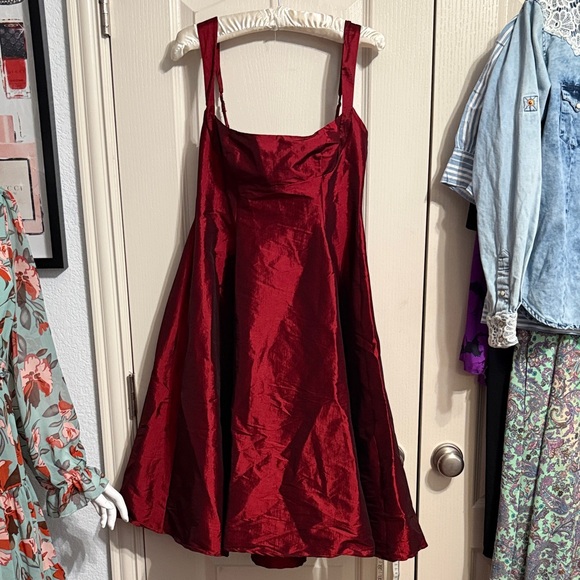 💙💖 Lucy in the Sky Maroon Flare Bow Tie Open Back Midi Dress - Picture 3 of 6